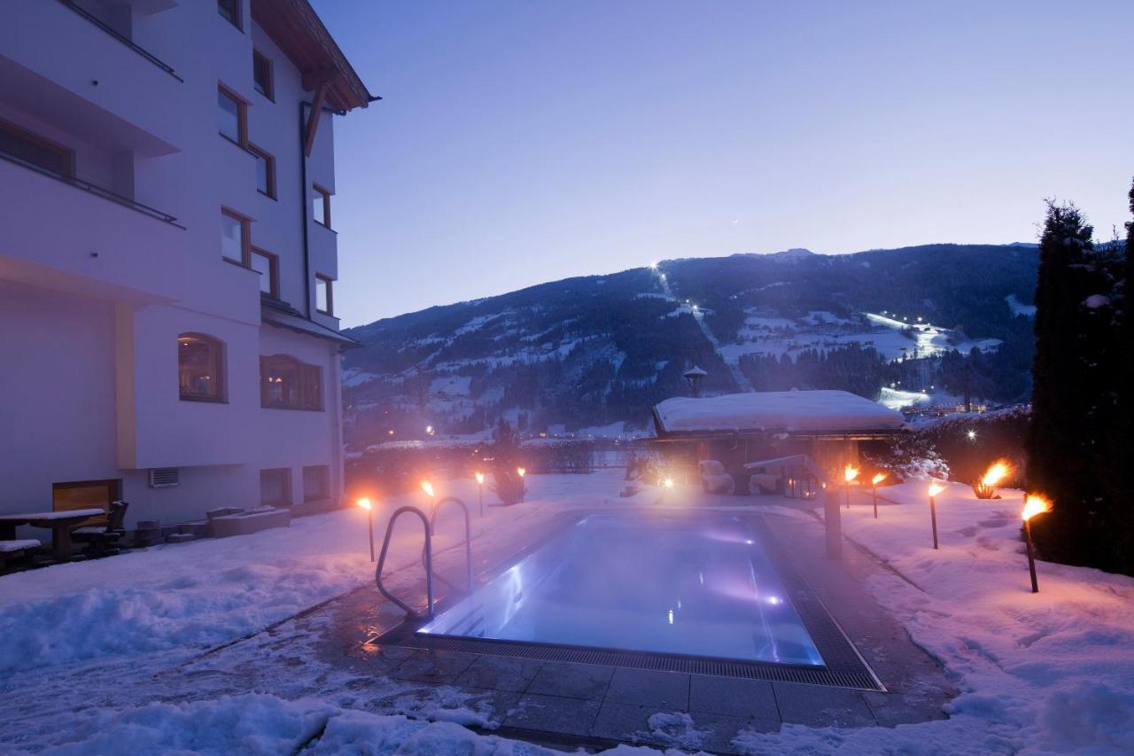 Hotel Riedl Im Zillertal Штумм Экстерьер фото